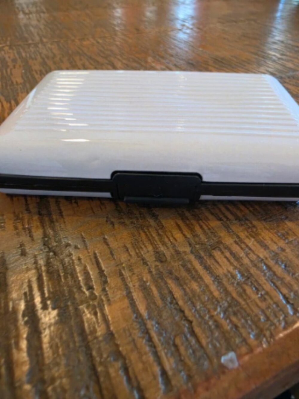 White Hard Shell Accordion Credit Card Holder / Wallet